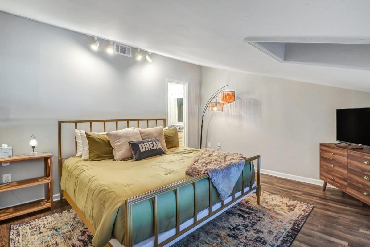 Apartamento Eagle'S Landing Loft-Downtown Above Bull & Barrel Statesboro Exterior foto