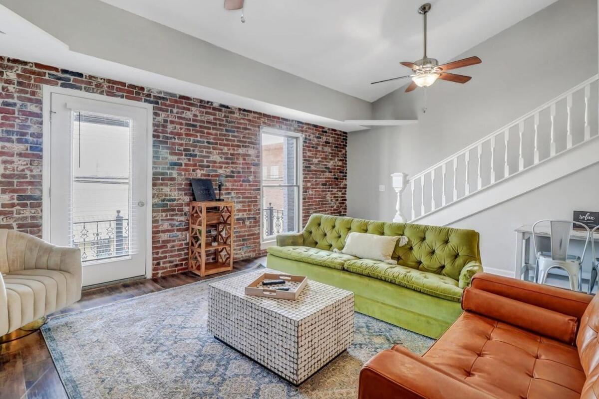 Apartamento Eagle'S Landing Loft-Downtown Above Bull & Barrel Statesboro Exterior foto