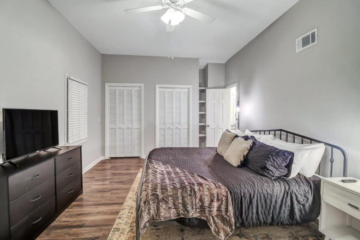 Apartamento Eagle'S Landing Loft-Downtown Above Bull & Barrel Statesboro Exterior foto