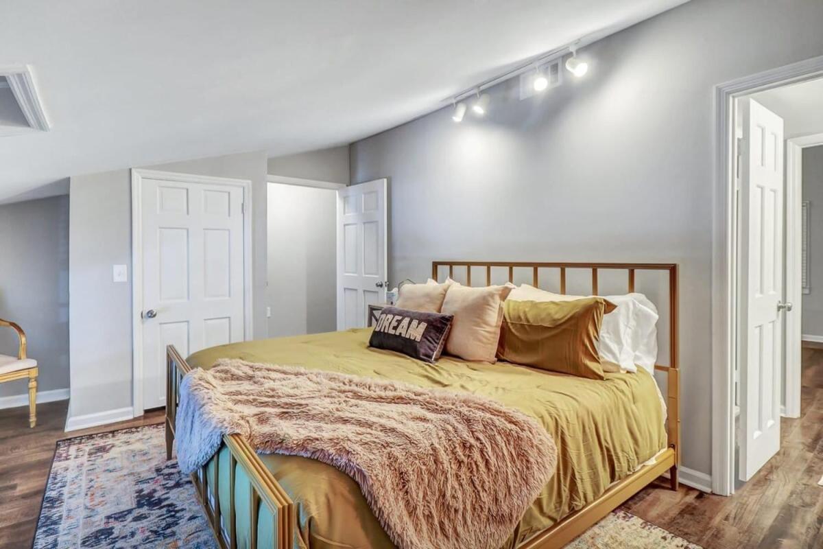Apartamento Eagle'S Landing Loft-Downtown Above Bull & Barrel Statesboro Exterior foto