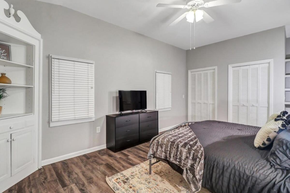 Apartamento Eagle'S Landing Loft-Downtown Above Bull & Barrel Statesboro Exterior foto