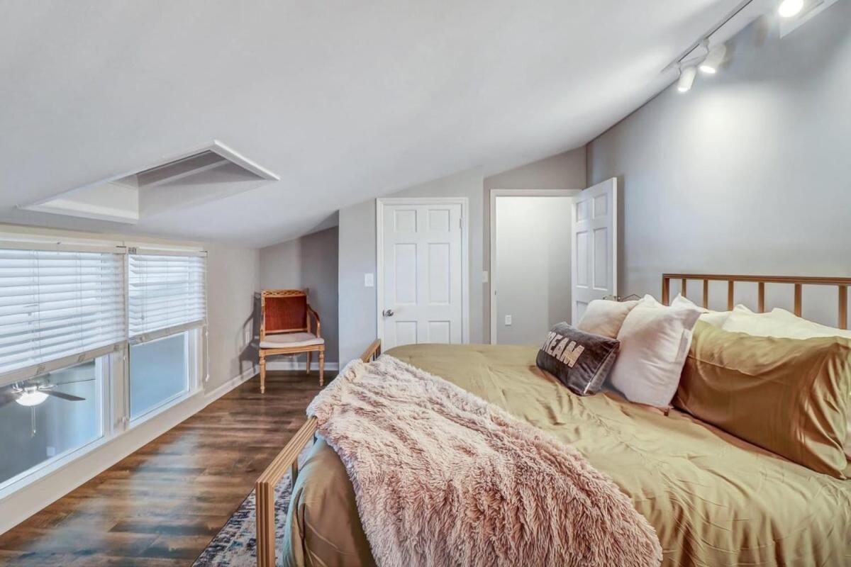 Apartamento Eagle'S Landing Loft-Downtown Above Bull & Barrel Statesboro Exterior foto